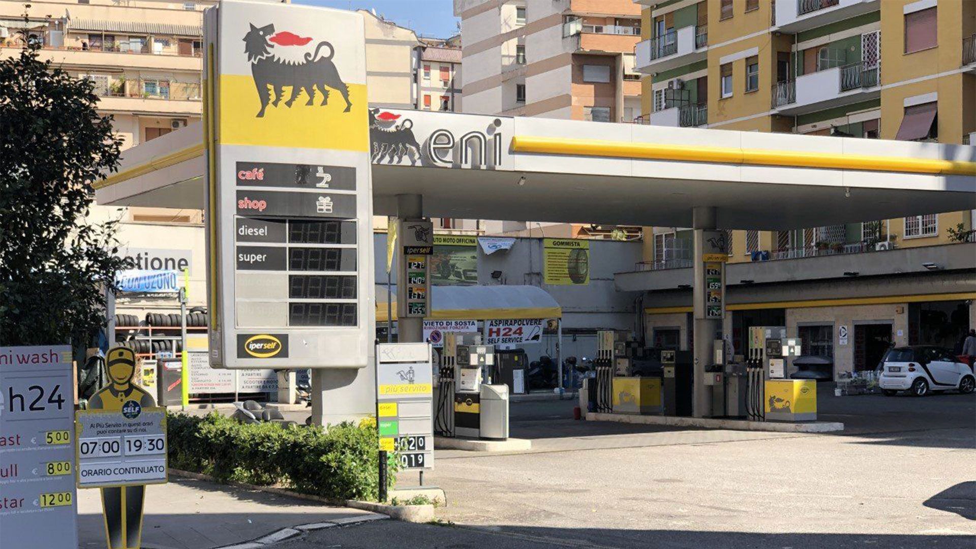 ENI Tiburtina 400 Splendente, pulita, performante: è l'auto dei tuoi sogni!